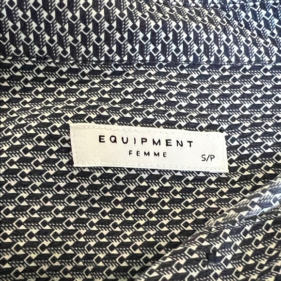 Equipment Femme Monochrome Patterned Blouse - Picture 2 of 4